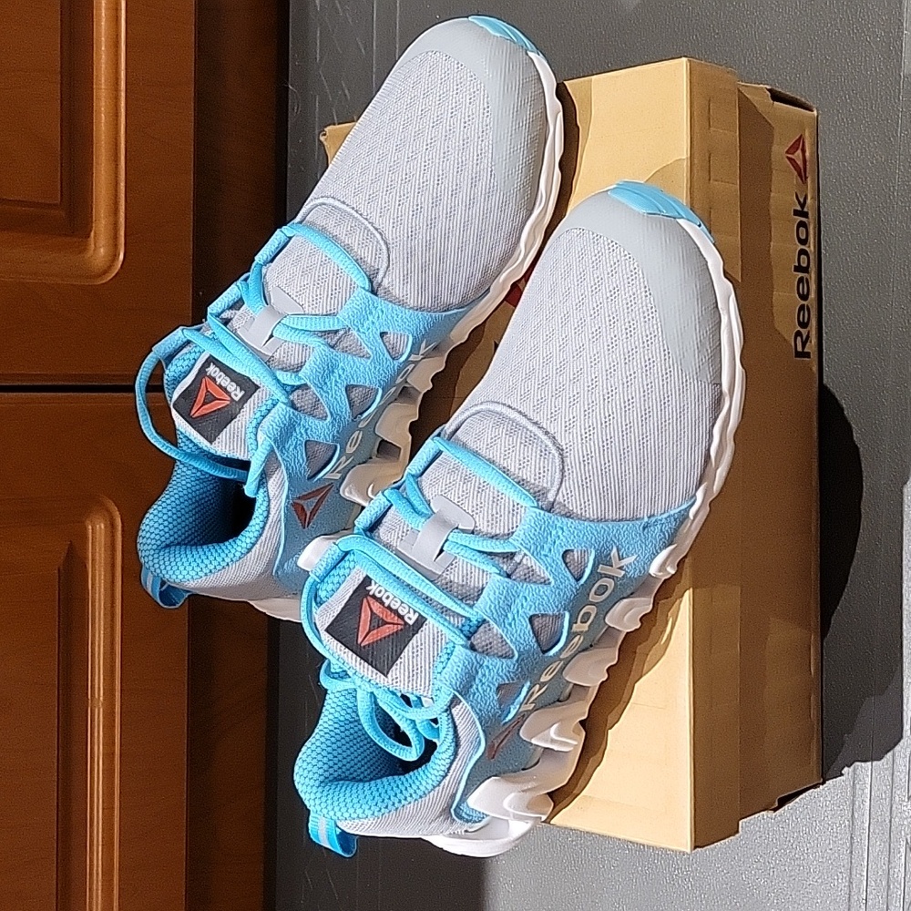 New in Box: Reebok Womens Zigtech Big N Fast Sneakers/ Running Shoes